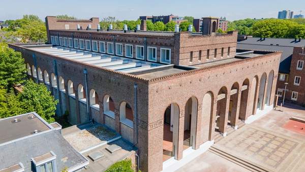 Transformatie van kerk tot woongebouw  Meer dan bouwen