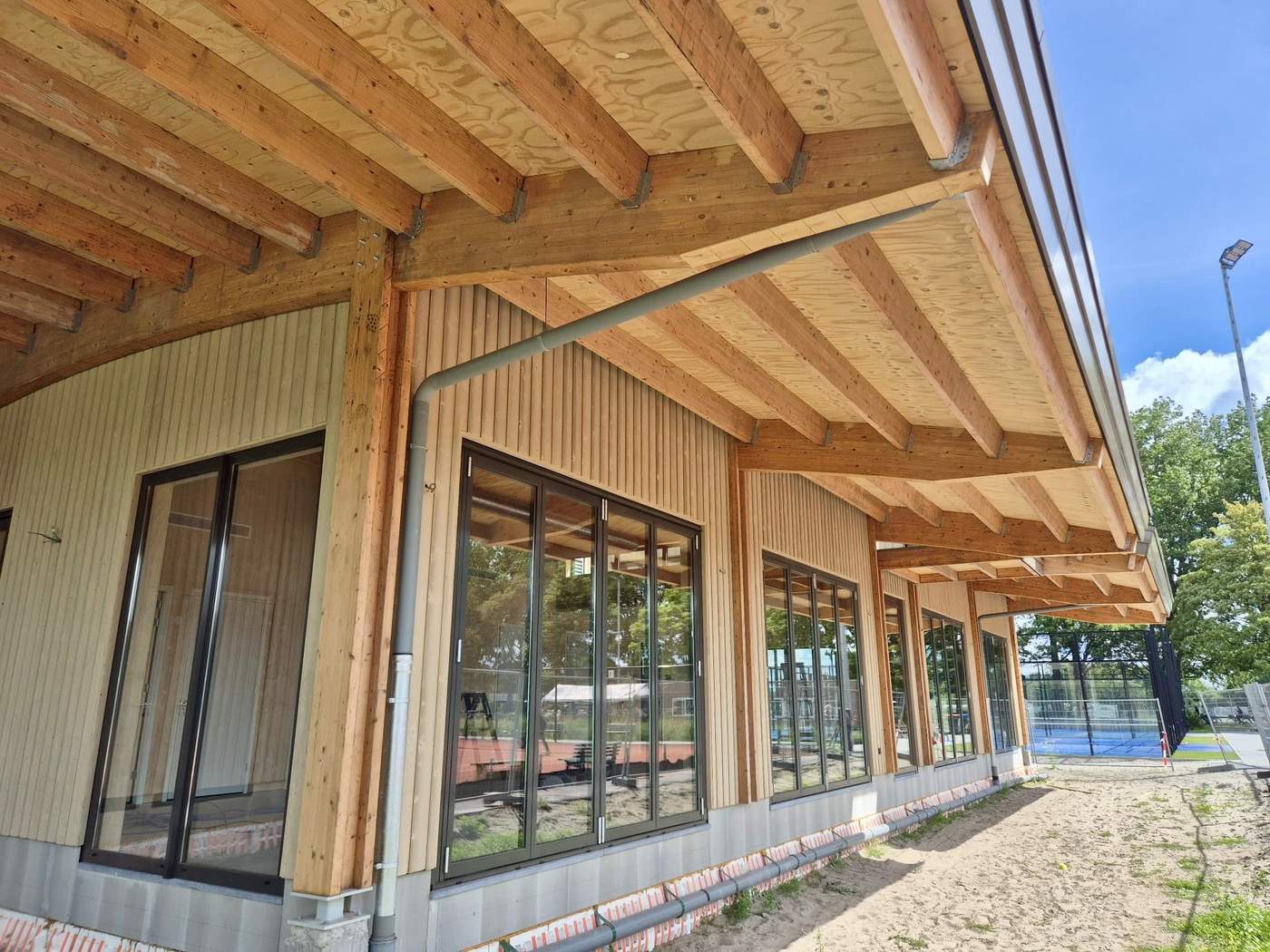 Nieuwbouw clubhuis tennisvereniging Nieuwe Sloot  Meer dan bouwen
