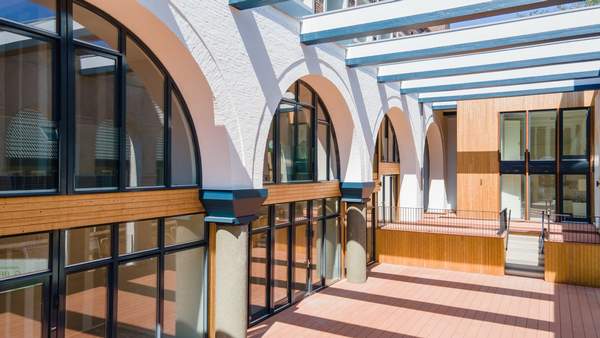 Transformatie van kerk tot woongebouw  Meer dan bouwen