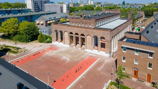 Transformatie van kerk tot woongebouw  Meer dan bouwen