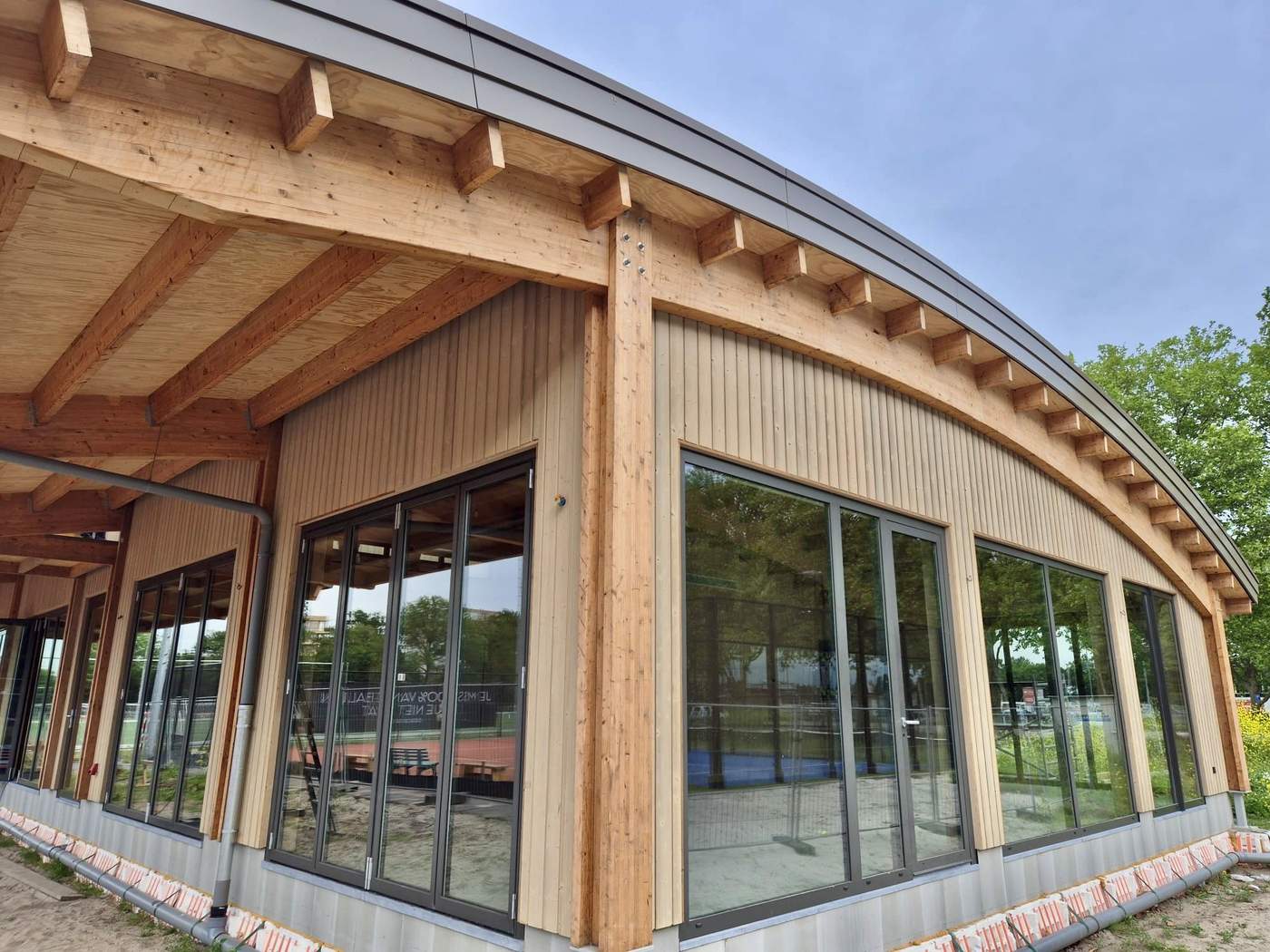 Nieuwbouw clubhuis tennisvereniging Nieuwe Sloot  Meer dan bouwen
