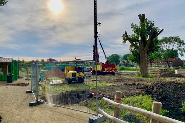 Realisatie gierenvolière bij Vogelpark Avifauna.  Meer dan bouwen